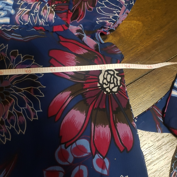 Ann Taylor sleeveless and belted blouse - Picture 8 of 10